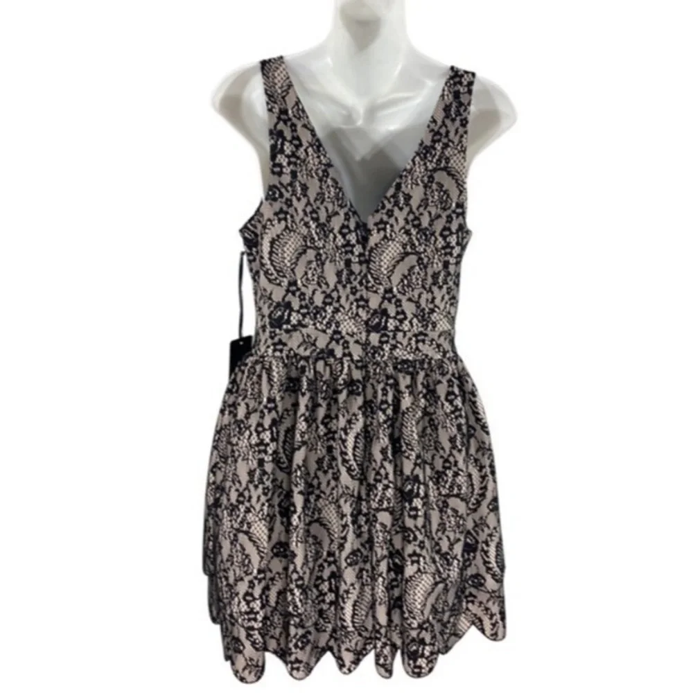 NWT Bebe bonded tiered black nude lace flare dress 8 MM30